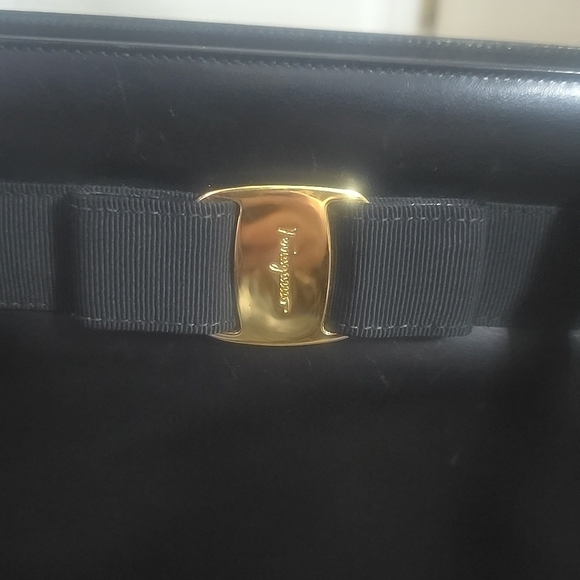 Salvatore Ferragamo Elegant Vera Bow Black & Gold Shoulder Bag (EUC)(COA)✨️🖤✨️ - Picture 10 of 16